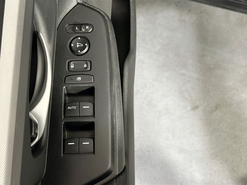 Used 2018 Honda CR-V LX image 17