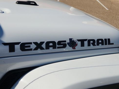 Used 2023 Jeep Gladiator Sport image 9