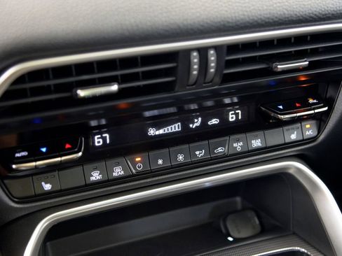 Certified 2024 MAZDA CX-90 Plug-In Hybrid w/ Premium Pkg AWD/4WD image 25