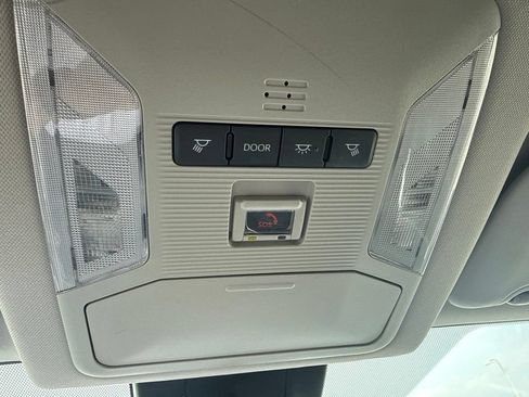 Used 2022 Toyota RAV4 LE AWD/4WD image 33
