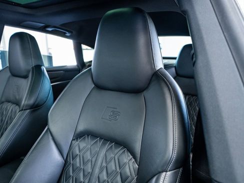 Used 2022 Audi S7 Prestige w/ Prestige Package image 38