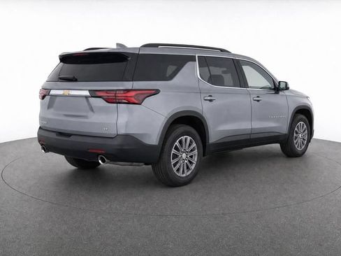 Used 2023 Chevrolet Traverse Premier FWD image 7