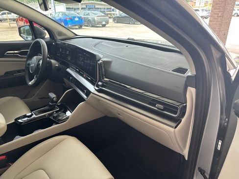Used 2025 Kia Sportage EX w/ Premium Package FWD image 17