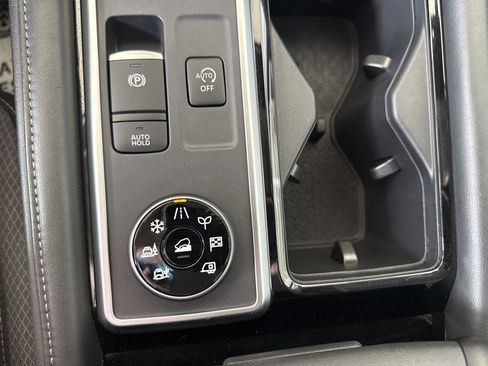 Used 2025 Nissan Pathfinder SV image 24