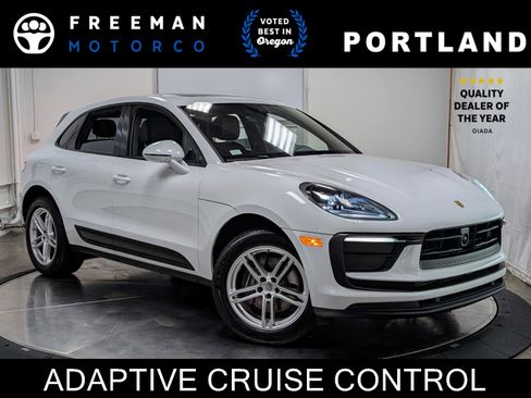 Used 2025 Porsche Macan image 1