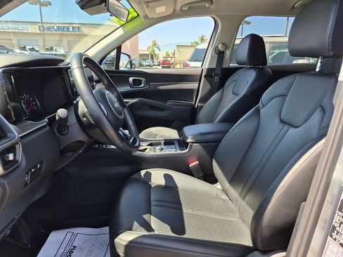 Used 2022 Kia Sorento S FWD image 19