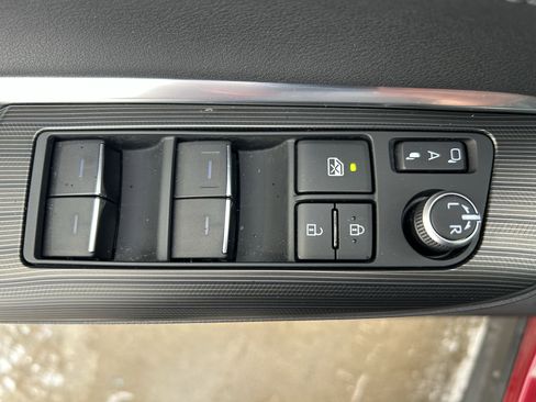 Used 2021 Toyota Venza XLE w/ Softex Package image 15