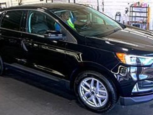 Used 2024 Ford Edge SEL w/ Convenience Package image 3