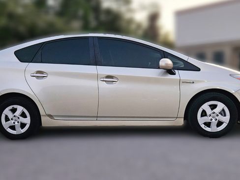 Used 2011 Toyota Prius Five image 4