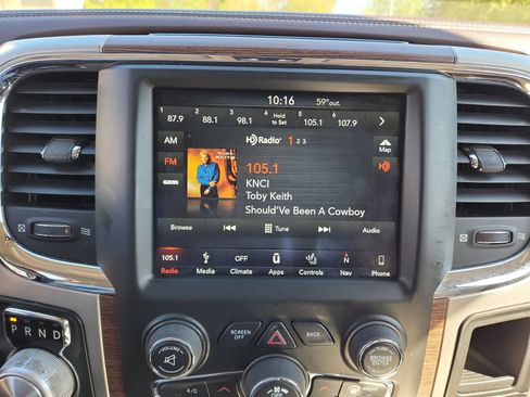 Used 2018 RAM 1500 Laramie w/ Convenience Group AWD/4WD image 12