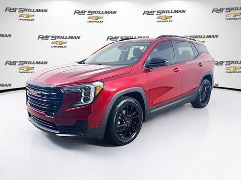 Used 2023 GMC Terrain SLE w/ Driver Convenience Package FWD image 3