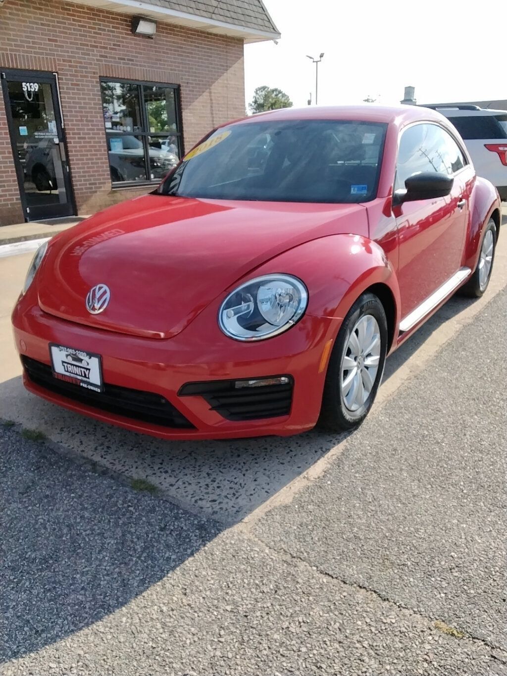 Used 2018 Volkswagen Beetle 2.0T S FWD image 1