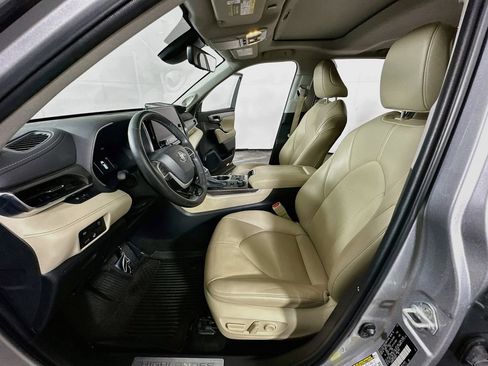 Used 2023 Toyota Highlander Limited AWD/4WD image 16