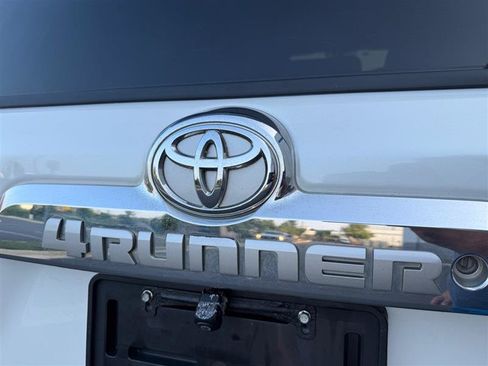 Used 2011 Toyota 4Runner SR5 AWD/4WD image 21
