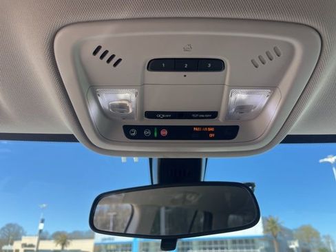 Used 2019 Chevrolet Traverse LT image 26