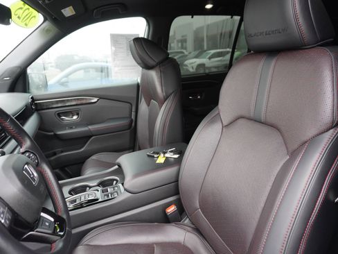 Used 2025 Honda Pilot Black Edition image 27