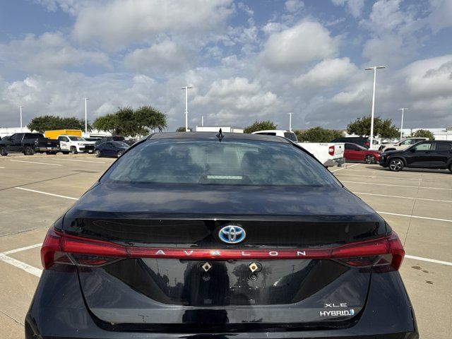 Used 2019 Toyota Avalon XLE w/ Moonroof Package FWD image 3