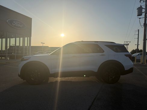 Used 2022 Ford Explorer ST w/ Equipment Group 401A AWD/4WD image 7