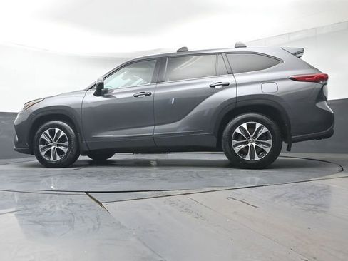 Certified 2021 Toyota Highlander XLE image 34