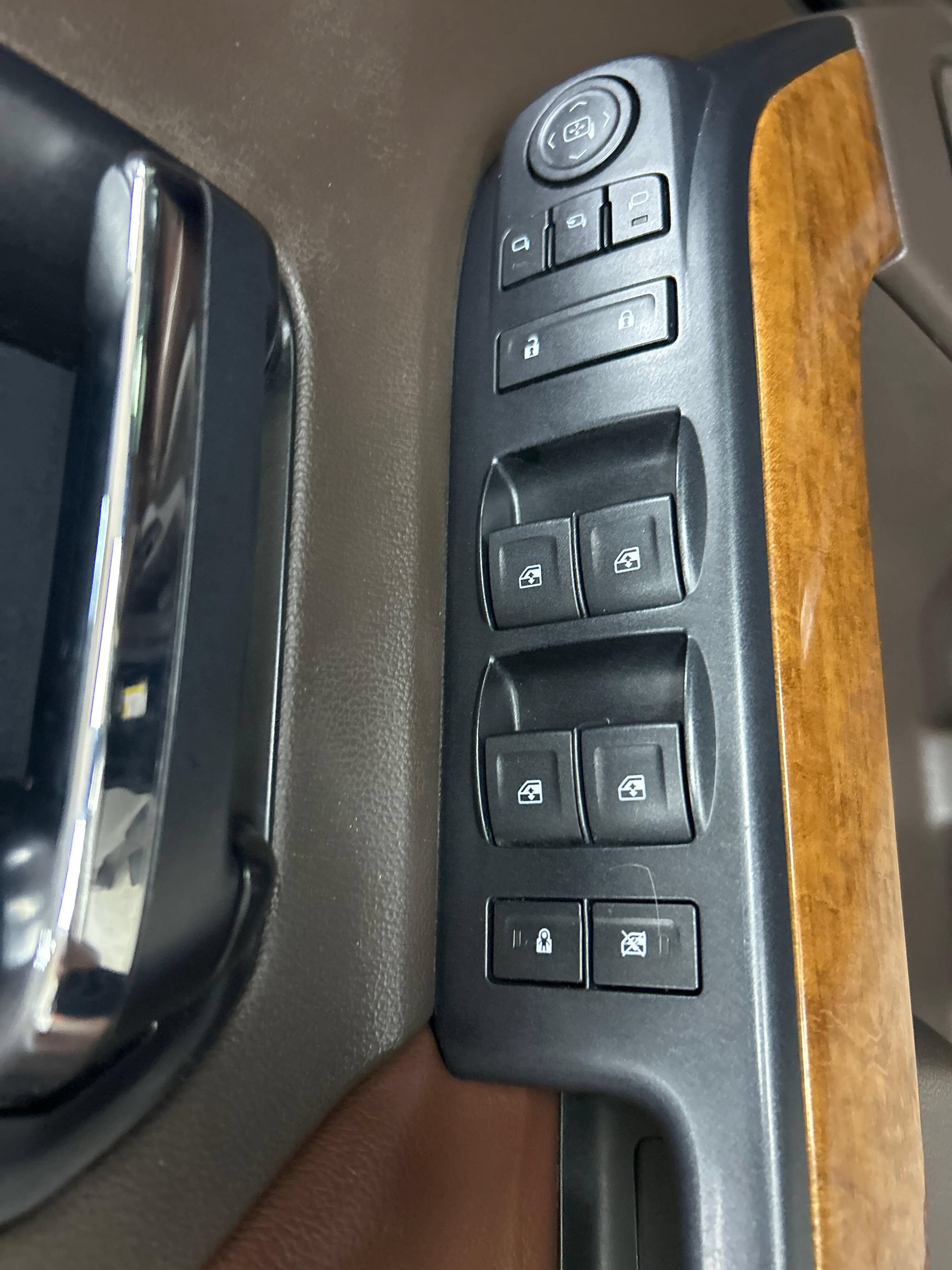Used 2014 Chevrolet Silverado 1500 High Country AWD/4WD image 9
