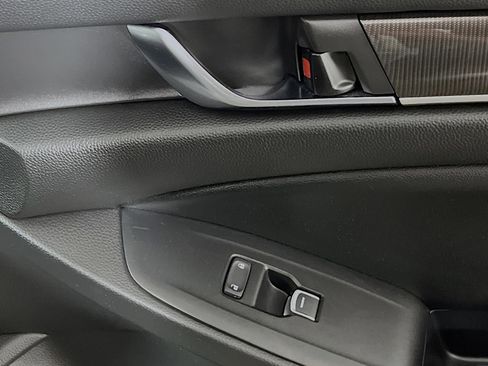 Used 2022 Honda Accord Sport image 32