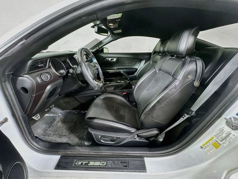 Used 2016 Ford Mustang Shelby GT350 w/ Technology Package RWD image 20