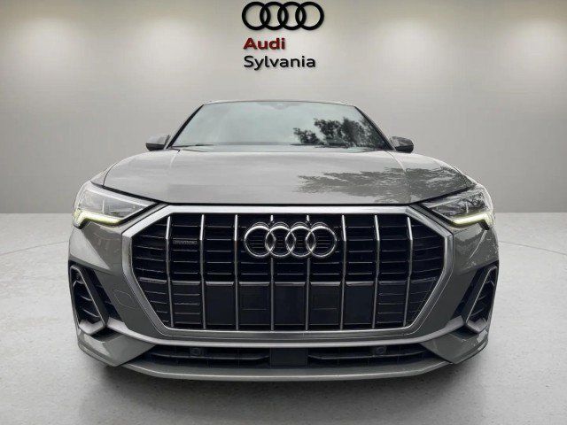 Used 2019 Audi Q3 2.0T Premium Plus w/ Premium Plus Package AWD/4WD image 2