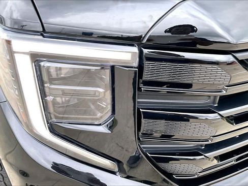 Used 2023 GMC Sierra 1500 Elevation w/ X31 Off-Road Package AWD/4WD image 25