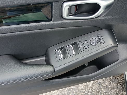Used 2023 Honda Civic EX-L image 17