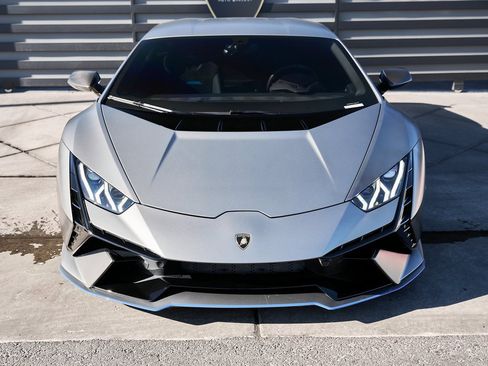 Used 2023 Lamborghini Huracan Tecnica image 12