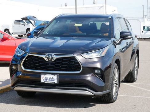 Used 2020 Toyota Highlander Platinum AWD/4WD image 3