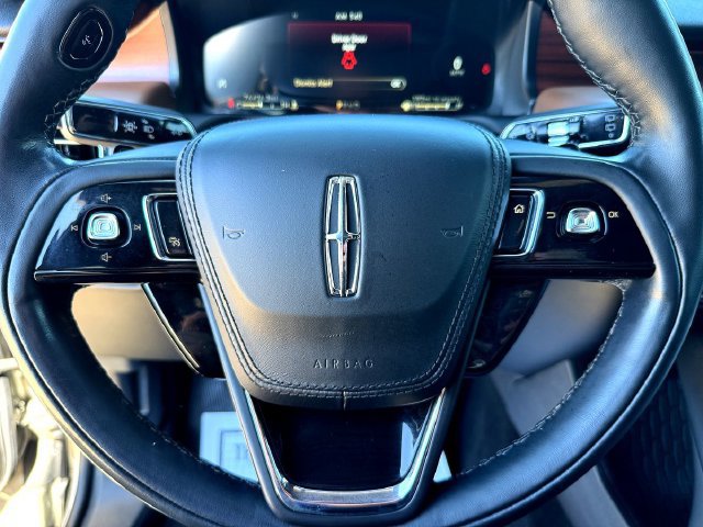 Used 2023 Lincoln Aviator Reserve w/ Equipment Group 201A RWD image 11