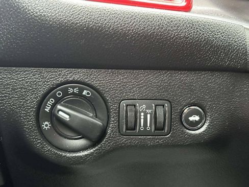 Used 2019 Dodge Challenger SXT RWD image 28