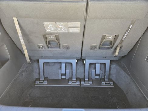 New 2026 Kia Carnival EX FWD image 24