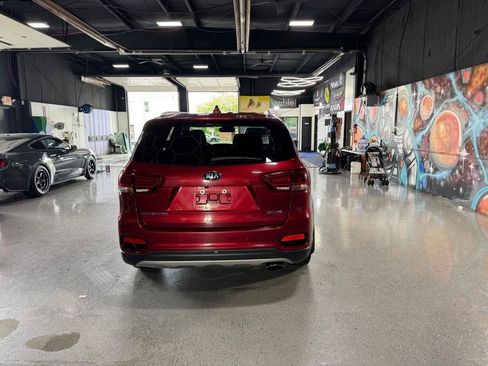 Used 2019 Kia Sorento EX AWD/4WD image 4