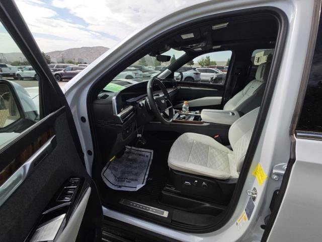 Used 2026 Cadillac Escalade ESV Platinum Luxury w/ LPO, Floor Liner Package AWD/4WD image 4
