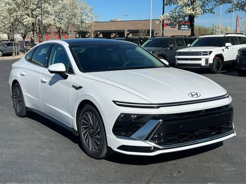 New 2026 Hyundai Sonata Limited FWD image 4