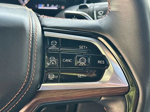 Used 2025 Jeep Grand Cherokee Summit AWD/4WD image 29