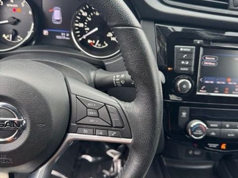 Used 2019 Nissan Rogue SV AWD/4WD image 18