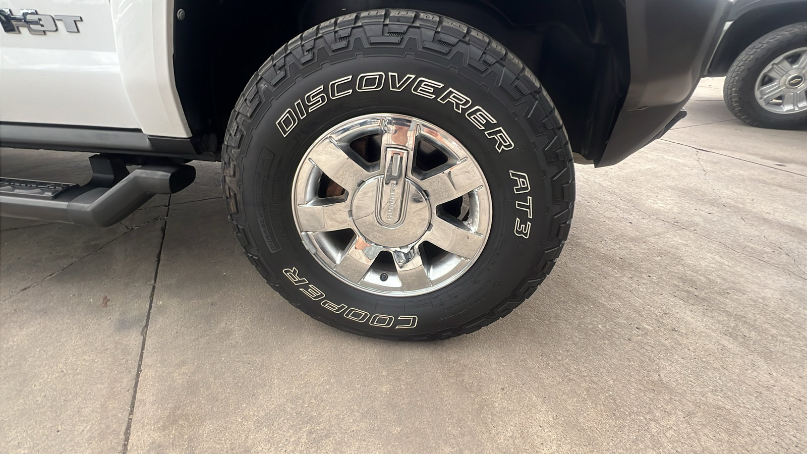 Used 2010 HUMMER H3T Luxury w/ Appearance Package AWD/4WD image 9