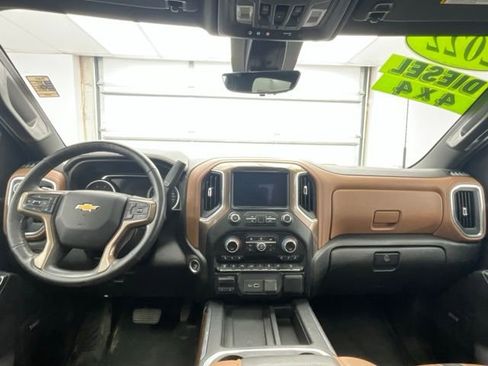Used 2022 Chevrolet Silverado 2500 High Country w/ Z71 Off-Road Package AWD/4WD image 4