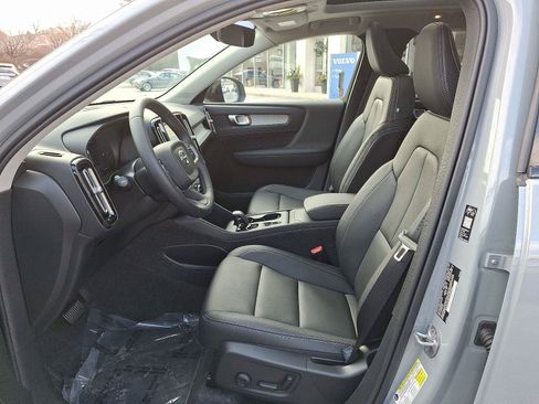 Used 2026 Volvo XC40 B5 Core w/ Climate Package AWD/4WD image 9