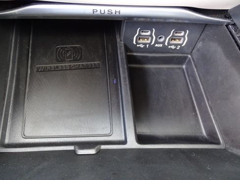 Used 2023 Chrysler Pacifica Limited image 33