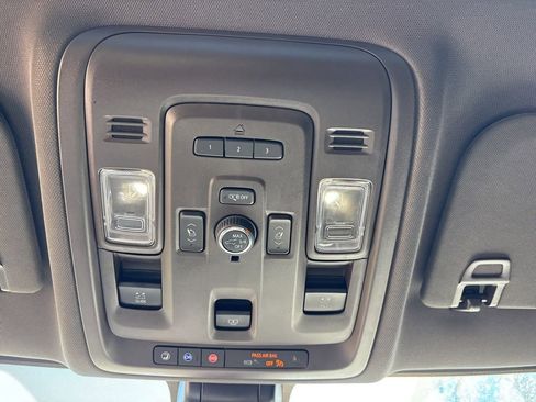 Used 2022 Chevrolet Suburban LT w/ LT Signature Package image 17