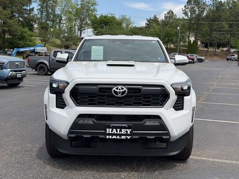 Used 2024 Toyota Tacoma TRD Sport AWD/4WD image 25