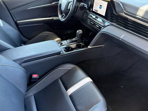 Used 2025 Toyota Camry SE FWD image 24