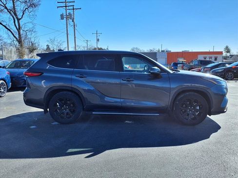 Used 2022 Toyota Highlander L image 2