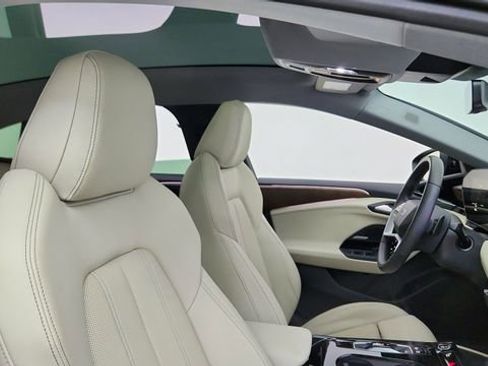 Used 2025 Audi A6 e-tron Prestige w/ Beige Warm Weather Package image 21