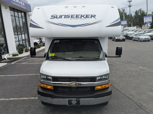 Used 2019 Chevrolet Express 4500 w/ RV Package RWD image 3