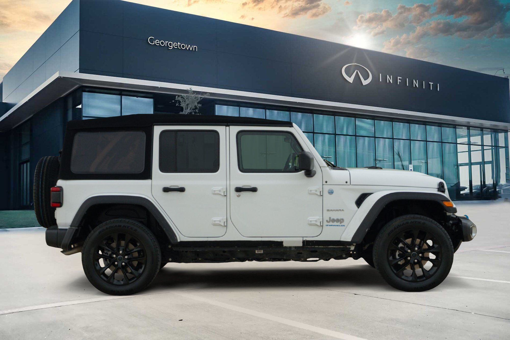 Used 2024 Jeep Wrangler Unlimited Sahara AWD/4WD image 3